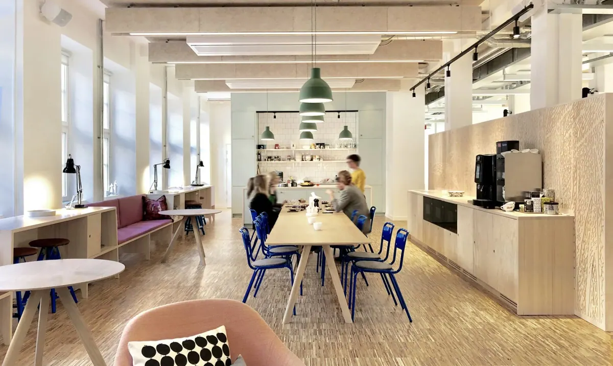 Kök och sittplatser på kontor